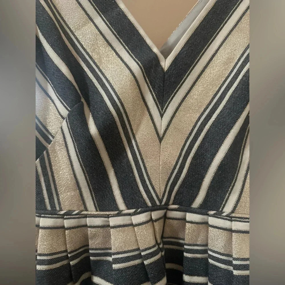 NWOT-J CREW Factory Holiday Gold Gray V Neck Striped Mini Dress. Size 4 Petite - Picture 4 of 13